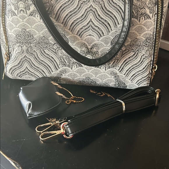 Elegant Black and White Patterned Women's Bag - Picture 3 of 7